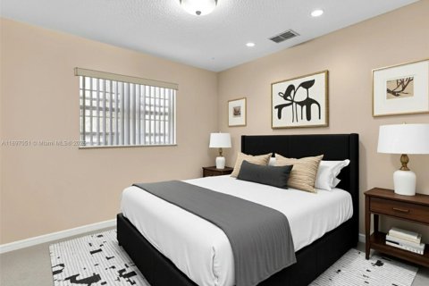 House in Miami, Florida 4 bedrooms, 119.75 sq.m. № 1949922 - photo 23