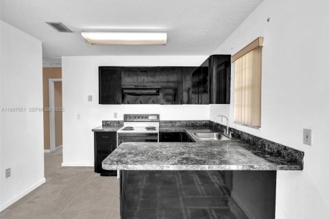 Купить виллу или дом в Майами, Флорида 4 спальни, 119.75м2, № 1949922 - фото 30