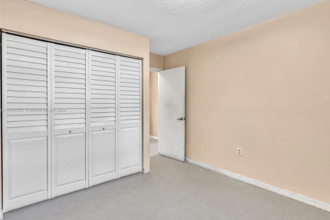 House in Miami, Florida 4 bedrooms, 119.75 sq.m. № 1949922 - photo 22