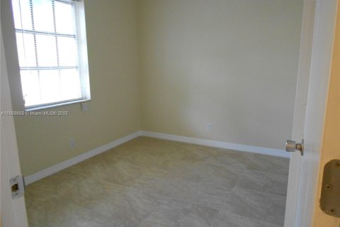Villa ou maison à louer à Fort Lauderdale, Floride: 2 chambres, 92.9 m2 № 1946601 - photo 3