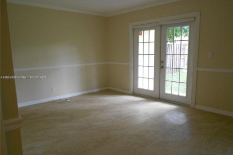 Villa ou maison à louer à Fort Lauderdale, Floride: 2 chambres, 92.9 m2 № 1946601 - photo 4
