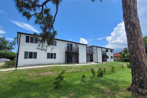 Condominio en alquiler en Port Charlotte, Florida, 2 dormitorios, 89.19 m2 № 1778618 - foto 1