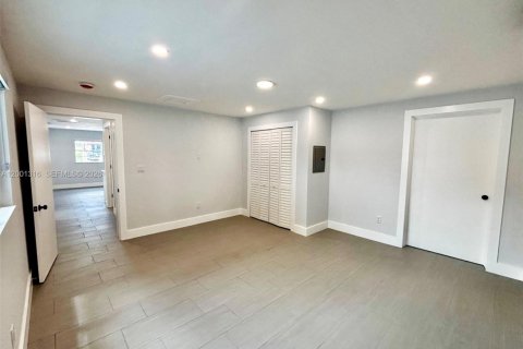 Commercial property in Hialeah, Florida 1 bedroom, 46.45 sq.m. № 2067606 - photo 21