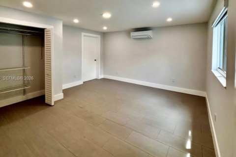 Commercial property in Hialeah, Florida 1 bedroom, 46.45 sq.m. № 2067606 - photo 18