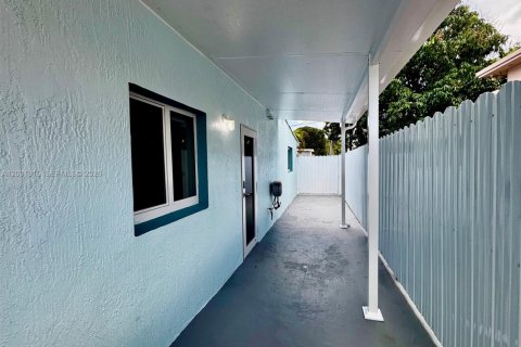 Commercial property in Hialeah, Florida 1 bedroom, 46.45 sq.m. № 2067606 - photo 5