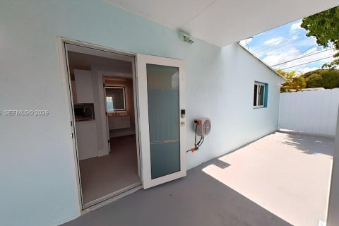 Commercial property in Hialeah, Florida 1 bedroom, 46.45 sq.m. № 2067606