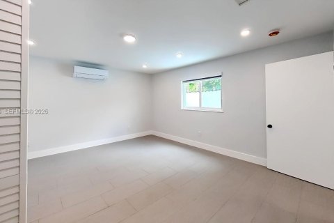 Commercial property in Hialeah, Florida 1 bedroom, 46.45 sq.m. № 2067606 - photo 22
