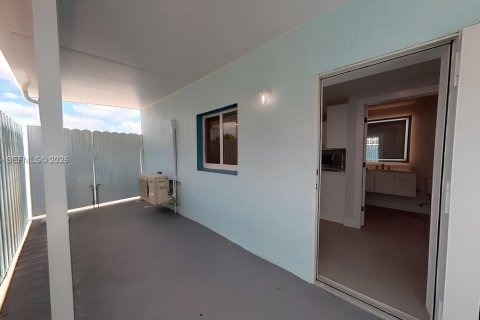 Commercial property in Hialeah, Florida 1 bedroom, 46.45 sq.m. № 2067606 - photo 4