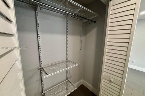 Commercial property in Hialeah, Florida 1 bedroom, 46.45 sq.m. № 2067606 - photo 24