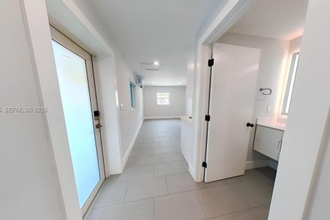 Commercial property in Hialeah, Florida 1 bedroom, 46.45 sq.m. № 2067606 - photo 17