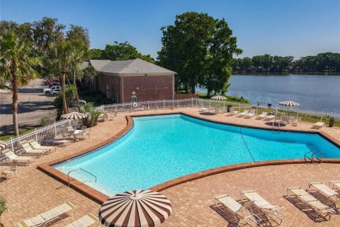 Condo in Casselberry, Florida, 2 bedrooms № 2094863 - photo 2