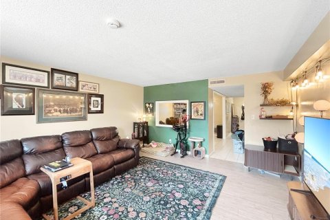 Condo in Casselberry, Florida, 2 bedrooms № 2094863 - photo 14