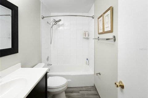 Condo in Casselberry, Florida, 2 bedrooms № 2094863 - photo 12