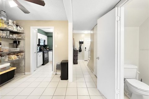 Condo in Casselberry, Florida, 2 bedrooms № 2094863 - photo 7