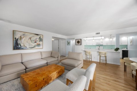 Снять в аренду кондоминиум в Делрей-Бич, Флорида 3 комнаты, 119.84м2, № 2153999 - фото 10