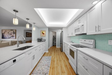 Снять в аренду кондоминиум в Делрей-Бич, Флорида 3 комнаты, 119.84м2, № 2153999 - фото 16