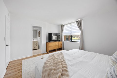 Снять в аренду кондоминиум в Делрей-Бич, Флорида 3 комнаты, 119.84м2, № 2153999 - фото 23