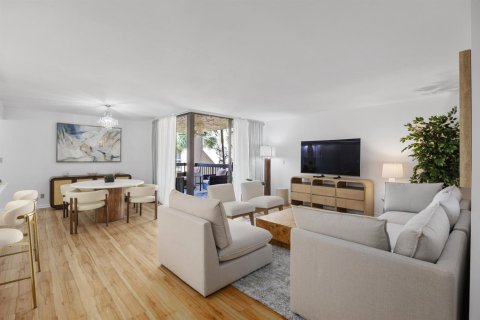 Снять в аренду кондоминиум в Делрей-Бич, Флорида 3 комнаты, 119.84м2, № 2153999 - фото 2
