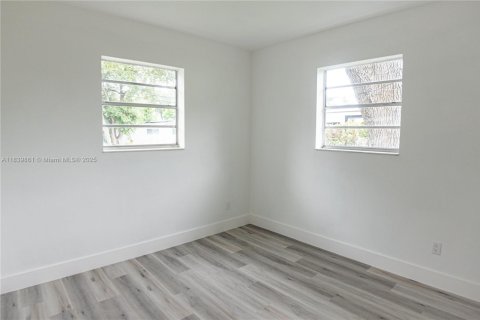 House in West Park, Florida 3 bedrooms, 80.27 sq.m. № 1830115 - photo 15