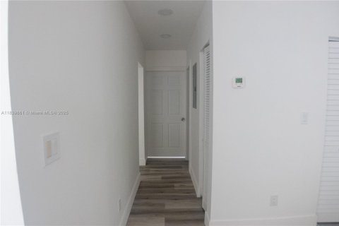 House in West Park, Florida 3 bedrooms, 80.27 sq.m. № 1830115 - photo 10