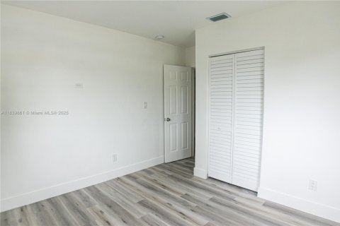 House in West Park, Florida 3 bedrooms, 80.27 sq.m. № 1830115 - photo 16