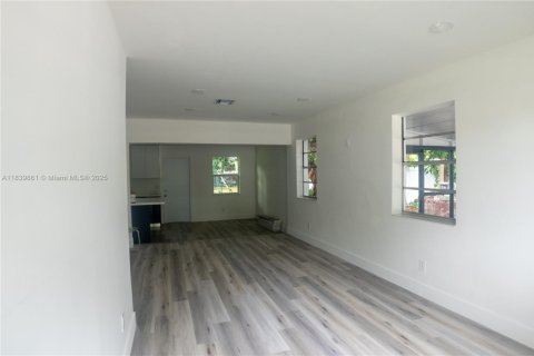 House in West Park, Florida 3 bedrooms, 80.27 sq.m. № 1830115 - photo 12