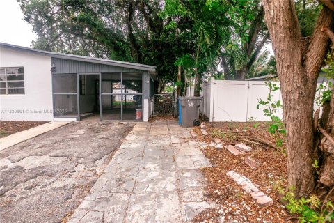House in West Park, Florida 3 bedrooms, 80.27 sq.m. № 1830115 - photo 8