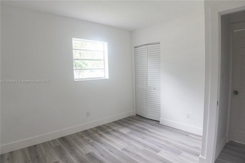 House in West Park, Florida 3 bedrooms, 80.27 sq.m. № 1830115 - photo 13