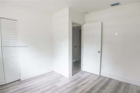 House in West Park, Florida 3 bedrooms, 80.27 sq.m. № 1830115 - photo 14