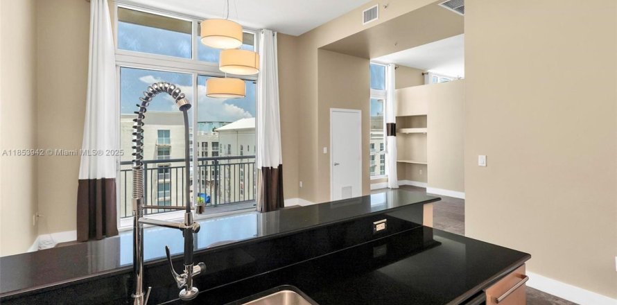 Condominio en Miami, Florida, 2 dormitorios  № 1871873