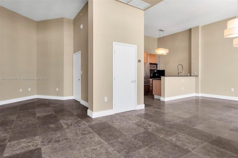 Condominio en venta en Miami, Florida, 2 dormitorios, 88.91 m2 № 1871873 - foto 20