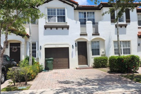 Townhouse in Homestead, Florida 4 bedrooms, 147.9 sq.m. № 1678963 - photo 1