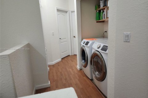 Townhouse in Homestead, Florida 4 bedrooms, 147.9 sq.m. № 1678963 - photo 18