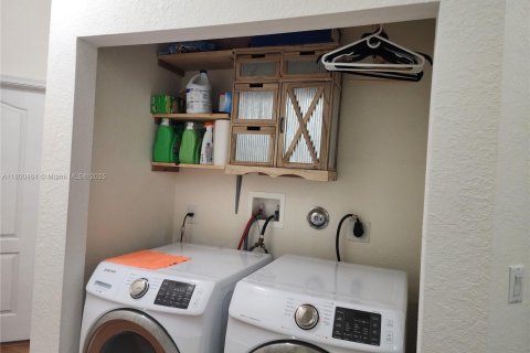 Townhouse in Homestead, Florida 4 bedrooms, 147.9 sq.m. № 1678963 - photo 19