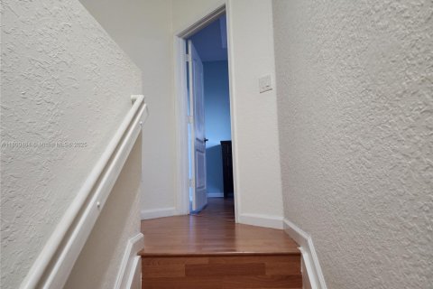 Townhouse in Homestead, Florida 4 bedrooms, 147.9 sq.m. № 1678963 - photo 2