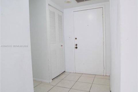 Condominio en venta en Hallandale Beach, Florida, 1 dormitorio, 92.9 m2 № 2189375 - foto 9