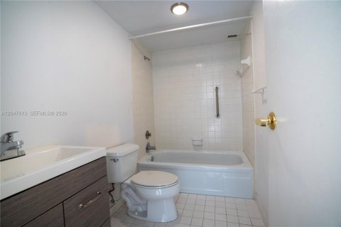 Condominio en venta en Hallandale Beach, Florida, 1 dormitorio, 92.9 m2 № 2189375 - foto 12