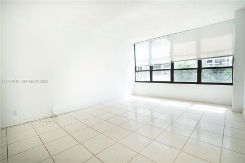 Condominio en venta en Hallandale Beach, Florida, 1 dormitorio, 92.9 m2 № 2189375 - foto 10