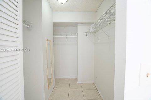Condominio en venta en Hallandale Beach, Florida, 1 dormitorio, 92.9 m2 № 2189375 - foto 16