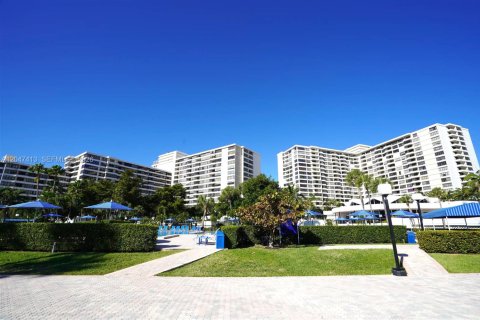 Condominio en venta en Hallandale Beach, Florida, 1 dormitorio, 92.9 m2 № 2189375 - foto 25