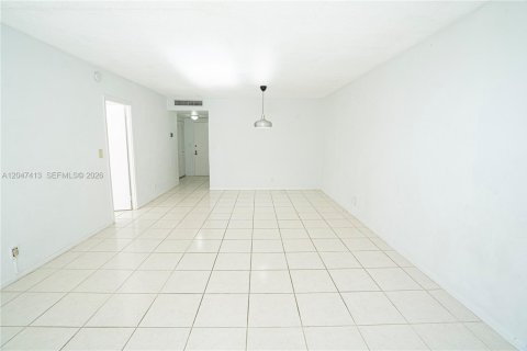 Condominio en venta en Hallandale Beach, Florida, 1 dormitorio, 92.9 m2 № 2189375 - foto 8