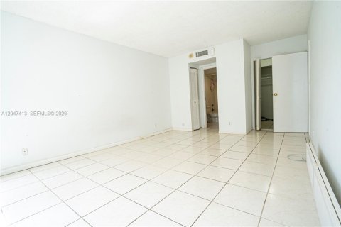 Condominio en venta en Hallandale Beach, Florida, 1 dormitorio, 92.9 m2 № 2189375 - foto 13