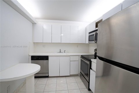 Condominio en Hallandale Beach, Florida, 1 dormitorio  № 2189375