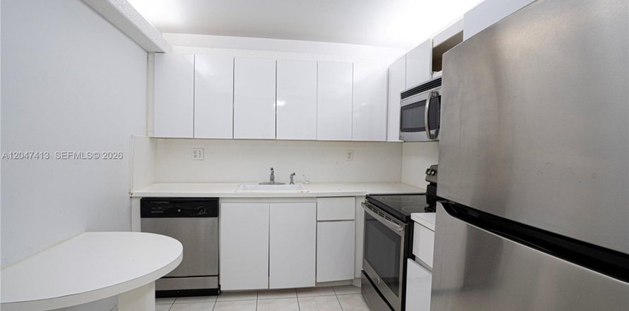 Condominio en Hallandale Beach, Florida, 1 dormitorio № 2189375