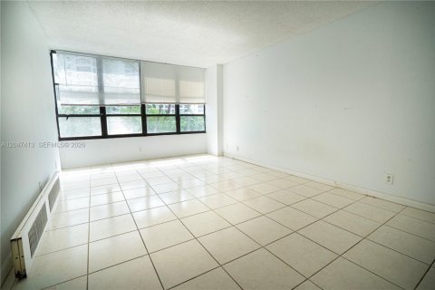 Condominio en venta en Hallandale Beach, Florida, 1 dormitorio, 92.9 m2 № 2189375 - foto 11