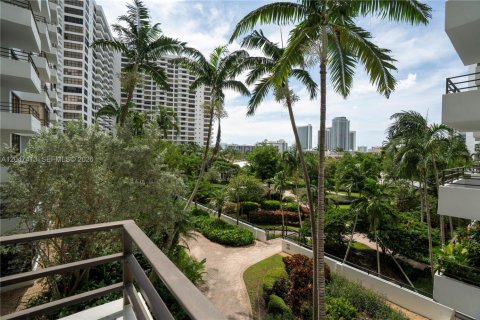 Condominio en venta en Hallandale Beach, Florida, 1 dormitorio, 92.9 m2 № 2189375 - foto 17