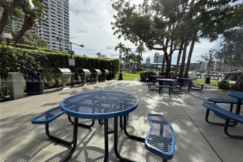Condominio en venta en Hallandale Beach, Florida, 1 dormitorio, 92.9 m2 № 2189375 - foto 21