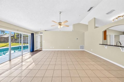 Villa ou maison à vendre à Edgewater, Floride: 4 chambres, 174.84 m2 № 2402972 - photo 11