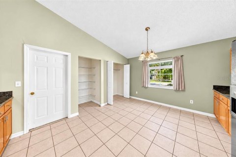 Villa ou maison à vendre à Edgewater, Floride: 4 chambres, 174.84 m2 № 2402972 - photo 5