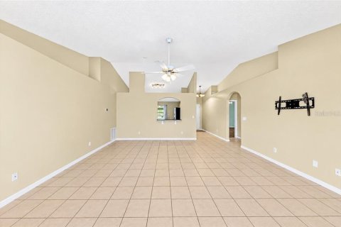 Villa ou maison à vendre à Edgewater, Floride: 4 chambres, 174.84 m2 № 2402972 - photo 14